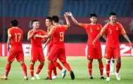 为朱鹏宇点赞！明知道他受伤踢不了鲁能，依然跟英博来客场备战